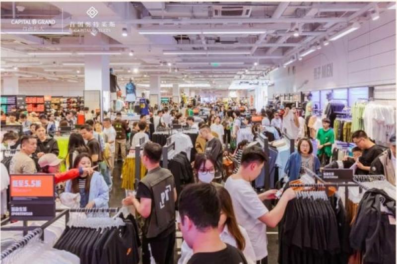 首创奥莱五一店庆季客流爆棚、火热澎湃！青岛与厦门等新兴力量显现强劲增长势头