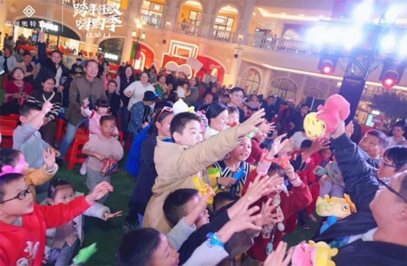 踔厉奋发，逆势突破，首创奥莱2024年上半程“划重点
